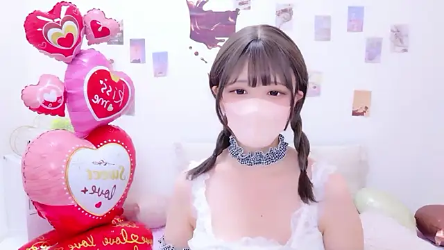 Snapshot of aki_zzz chatting on February 13, 2026, 7:59 am aki zzz online show from February 13, 2026, 7:59 am