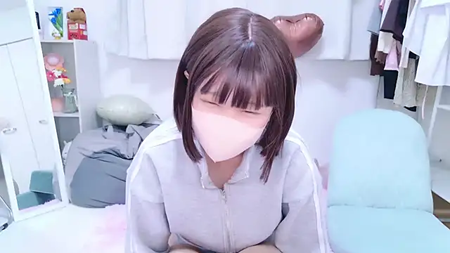 Snapshot of aki_zzz chatting on February 15, 2026, 10:06 pm aki zzz online show from February 15, 2026, 10:06 pm