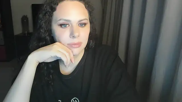 Snapshot of MollyCheiz chatting on June 26, 2026, 10:03 pm MollyCheiz online show from June 26, 2026, 10:03 pm