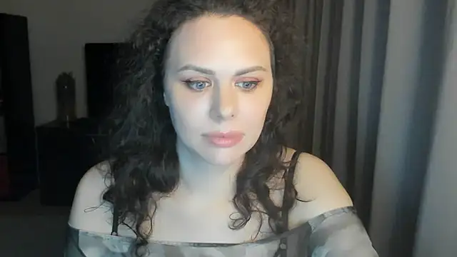 Snapshot of MollyCheiz chatting on June 28, 2026, 10:49 pm MollyCheiz online show from June 28, 2026, 10:49 pm