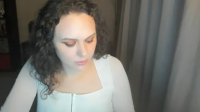 Snapshot of MollyCheiz chatting on July 2, 2026, 1:49 am MollyCheiz online show from July 2, 2026, 1:49 am