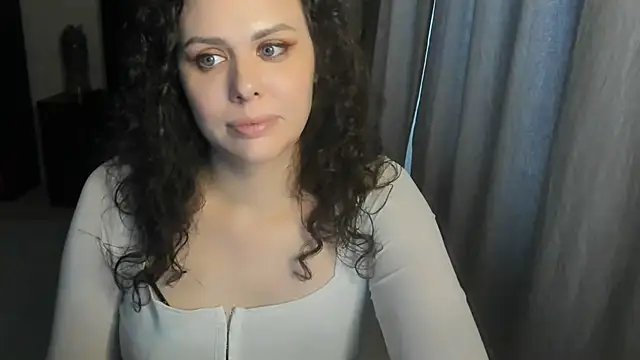Snapshot of MollyCheiz chatting on July 2, 2026, 3:23 am MollyCheiz online show from July 2, 2026, 3:23 am