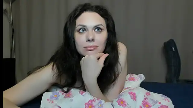 Snapshot of MollyCheiz chatting on July 6, 2026, 11:29 pm MollyCheiz online show from July 6, 2026, 11:29 pm