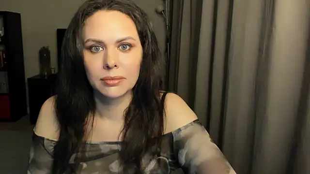 Snapshot of MollyCheiz chatting on July 18, 2026, 11:08 pm MollyCheiz online show from July 18, 2026, 11:08 pm