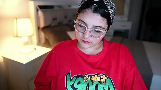 Camilaa bueno online show from February 12, 2026, 11:44 pm