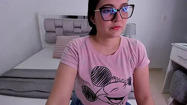 Snapshot of Camilaa_bueno chatting on June 27, 2026, 1:32 am Camilaa bueno online show from June 27, 2026, 1:32 am