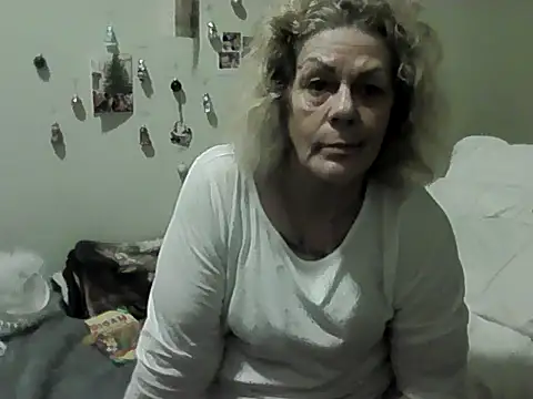 housewife shantie online show from November 28, 2025, 7:16 pm