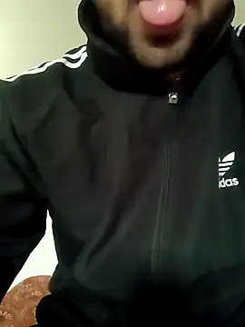 Snapshot of smartboy010101 chatting on January 7, 2025, 5:22 am smartboy010101 online show from January 7, 2025, 5:22 am