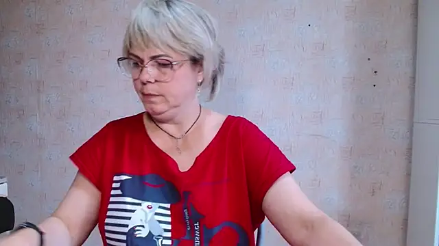 sweetsunset11 online show from October 18, 2025, 8:04 am