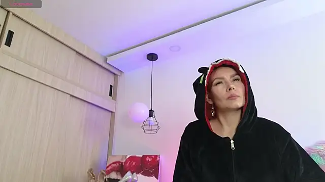 Carol love0411 online show from February 20, 2026, 1:44 pm