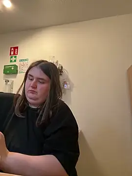 hotiee online show from March 7, 2025, 7:27 pm