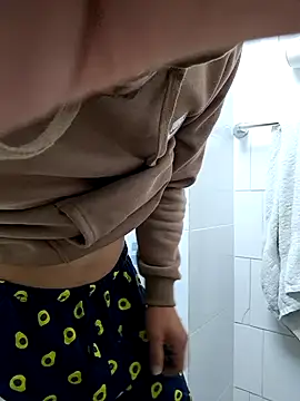 tula chyk online show from December 4, 2024, 12:14 pm