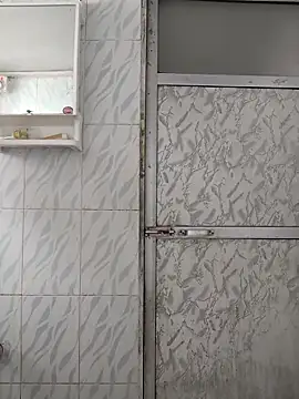 surabhi09 online show from January 7, 2026, 6:27 am