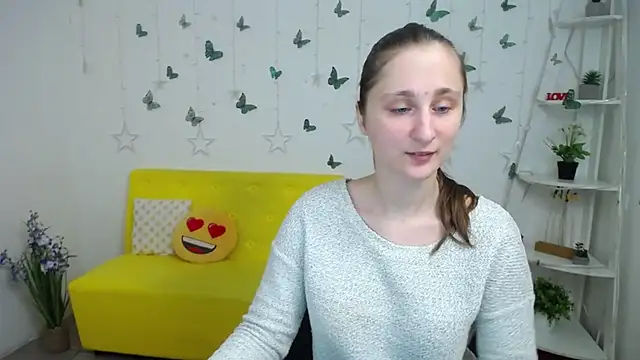 Snapshot of MichelLeee chatting on March 6, 2026, 12:12 pm MichelLeee online show from March 6, 2026, 12:12 pm