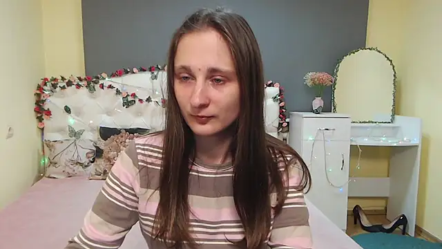 Snapshot of MichelLeee chatting on March 10, 2026, 12:32 pm MichelLeee online show from March 10, 2026, 12:32 pm