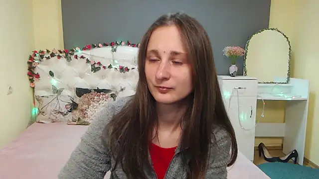 Snapshot of MichelLeee chatting on March 12, 2026, 12:11 pm MichelLeee online show from March 12, 2026, 12:11 pm