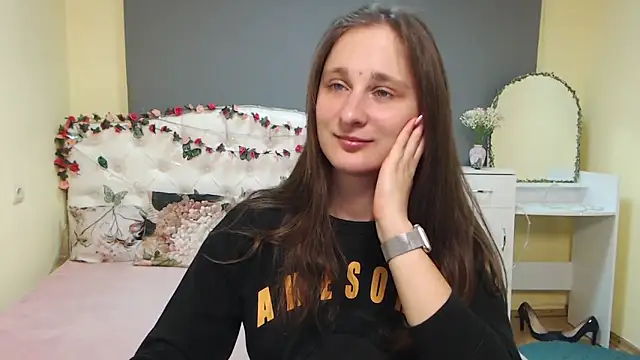 Snapshot of MichelLeee chatting on March 13, 2026, 12:12 pm MichelLeee online show from March 13, 2026, 12:12 pm