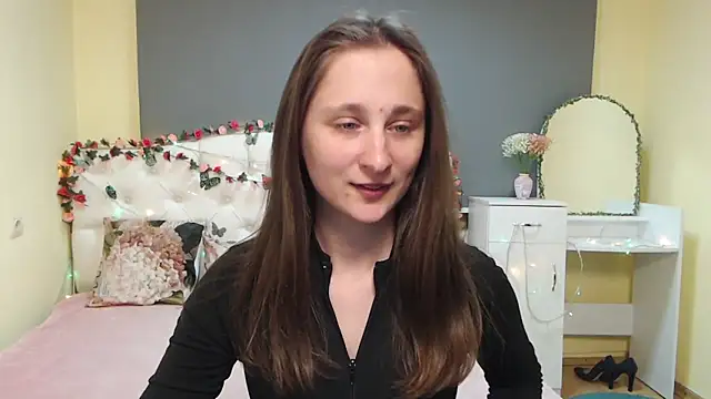 Snapshot of MichelLeee chatting on March 17, 2026, 12:30 pm MichelLeee online show from March 17, 2026, 12:30 pm