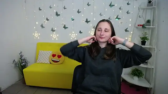 Snapshot of MichelLeee chatting on March 19, 2026, 12:09 pm MichelLeee online show from March 19, 2026, 12:09 pm