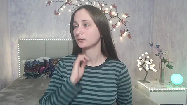 Snapshot of MichelLeee chatting on March 24, 2026, 1:05 pm MichelLeee online show from March 24, 2026, 1:05 pm