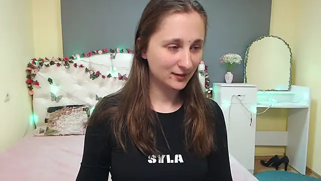 Snapshot of MichelLeee chatting on March 25, 2026, 12:33 pm MichelLeee online show from March 25, 2026, 12:33 pm