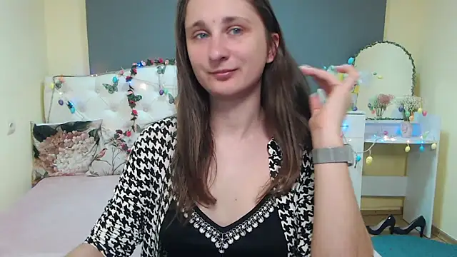 Snapshot of MichelLeee chatting on April 2, 2026, 11:30 am MichelLeee online show from April 2, 2026, 11:30 am