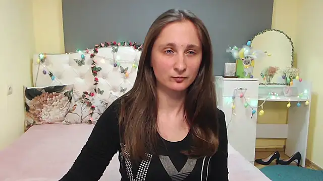 Snapshot of MichelLeee chatting on April 3, 2026, 5:22 pm MichelLeee online show from April 3, 2026, 5:22 pm