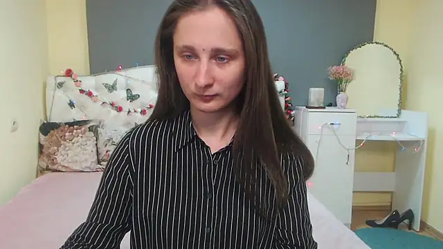 Snapshot of MichelLeee chatting on April 14, 2026, 11:16 am MichelLeee online show from April 14, 2026, 11:16 am