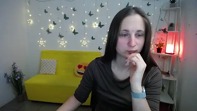 Snapshot of MichelLeee chatting on April 16, 2026, 11:22 am MichelLeee online show from April 16, 2026, 11:22 am