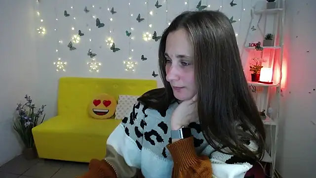 Snapshot of MichelLeee chatting on April 22, 2026, 11:34 am MichelLeee online show from April 22, 2026, 11:34 am