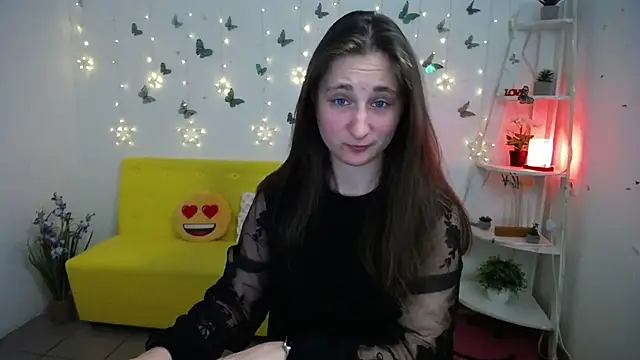 Snapshot of MichelLeee chatting on April 24, 2026, 5:10 am MichelLeee online show from April 24, 2026, 5:10 am