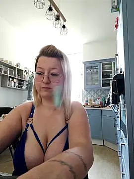 Lillyloo  online show from March 10, 2025, 11:21 am