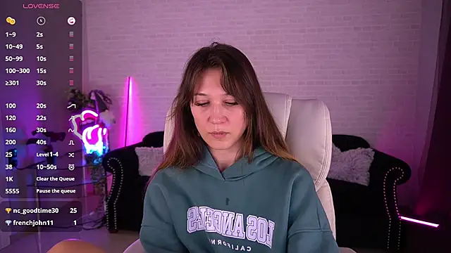 DreamyLinaa online show from January 28, 2025, 10:34 am