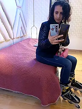 AriannaRussell  online show from March 24, 2026, 12:32 pm