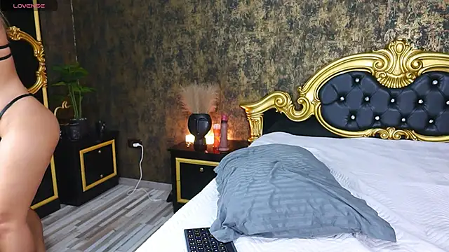 Snapshot of KiraRosse chatting on December 7, 2024, 5:37 am KiraRosse online show from December 7, 2024, 5:37 am