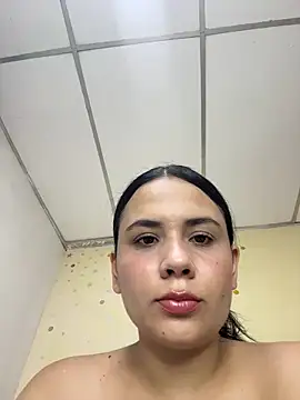 Snapshot of Leyna_Kenet chatting on June 10, 2026, 3:18 am Leyna Kenet online show from June 10, 2026, 3:18 am