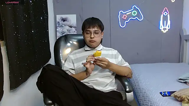 AndrewPherson online show from January 27, 2025, 7:56 pm