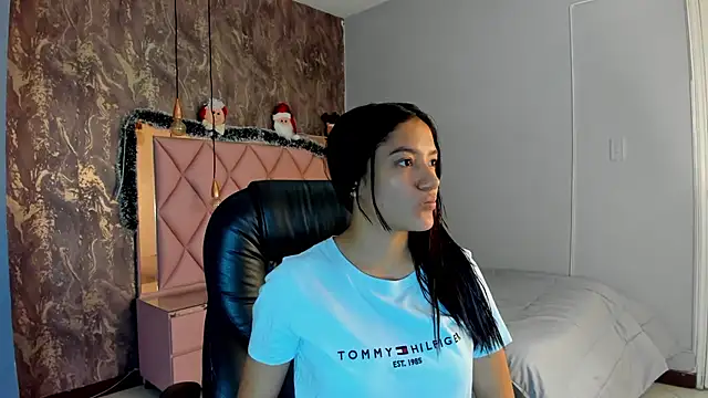 Snapshot of SKYLERWHIITEE chatting on December 10, 2024, 3:20 am SKYLERWHIITEE online show from December 10, 2024, 3:20 am