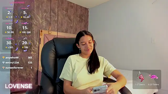 Snapshot of SKYLERWHIITEE chatting on February 6, 2025, 5:35 am SKYLERWHIITEE online show from February 6, 2025, 5:35 am