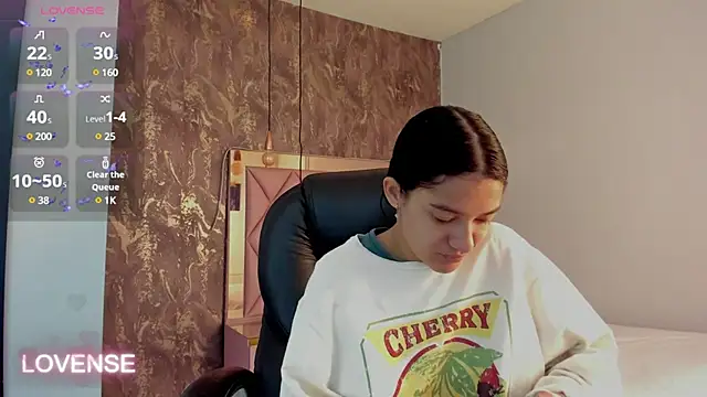 Snapshot of SKYLERWHIITEE chatting on February 7, 2025, 2:40 am SKYLERWHIITEE online show from February 7, 2025, 2:40 am