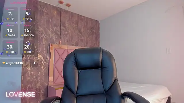 Snapshot of SKYLERWHIITEE chatting on February 13, 2025, 10:02 am SKYLERWHIITEE online show from February 13, 2025, 10:02 am