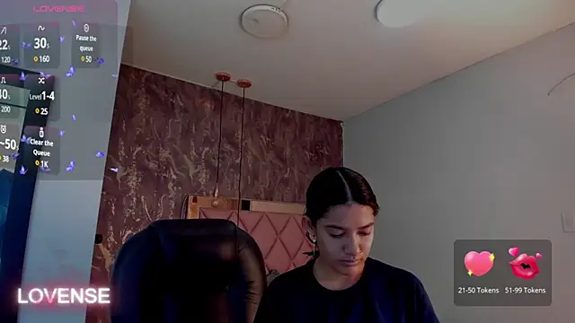 Snapshot of SKYLERWHIITEE chatting on February 14, 2025, 3:33 am SKYLERWHIITEE online show from February 14, 2025, 3:33 am