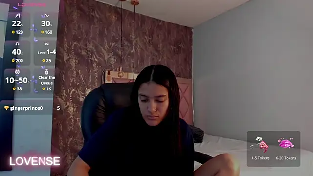 Snapshot of SKYLERWHIITEE chatting on February 14, 2025, 9:34 am SKYLERWHIITEE online show from February 14, 2025, 9:34 am