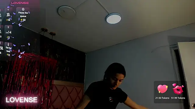 Snapshot of SKYLERWHIITEE chatting on February 17, 2025, 3:04 am SKYLERWHIITEE online show from February 17, 2025, 3:04 am