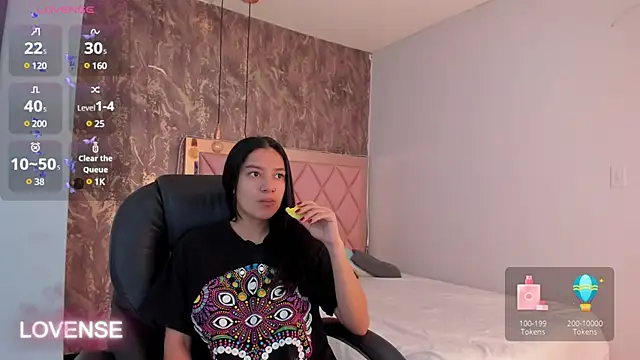 Snapshot of SKYLERWHIITEE chatting on March 2, 2025, 9:42 am SKYLERWHIITEE online show from March 2, 2025, 9:42 am