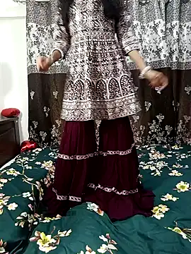 Snapshot of Cute-Bhavya chatting on February 3, 2025, 6:13 am Cute-Bhavya online show from February 3, 2025, 6:13 am