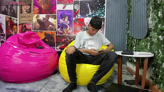 Snapshot of Jeffry_wolvess chatting on January 13, 2025, 12:35 pm Jeffry wolvess online show from January 13, 2025, 12:35 pm