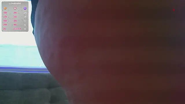 Snapshot of Little_maeve chatting on September 25, 2025, 10:35 pm Little maeve online show from September 25, 2025, 10:35 pm