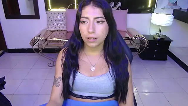 Snapshot of Angela_Diaz_ chatting on January 14, 2025, 6:28 pm Angela Diaz online show from January 14, 2025, 6:28 pm