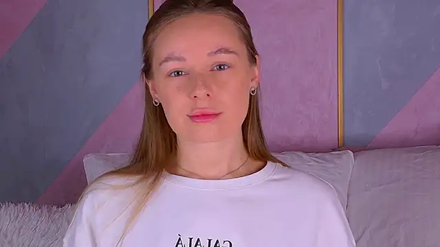 BeatriceEsmont online show from October 25, 2025, 7:30 pm